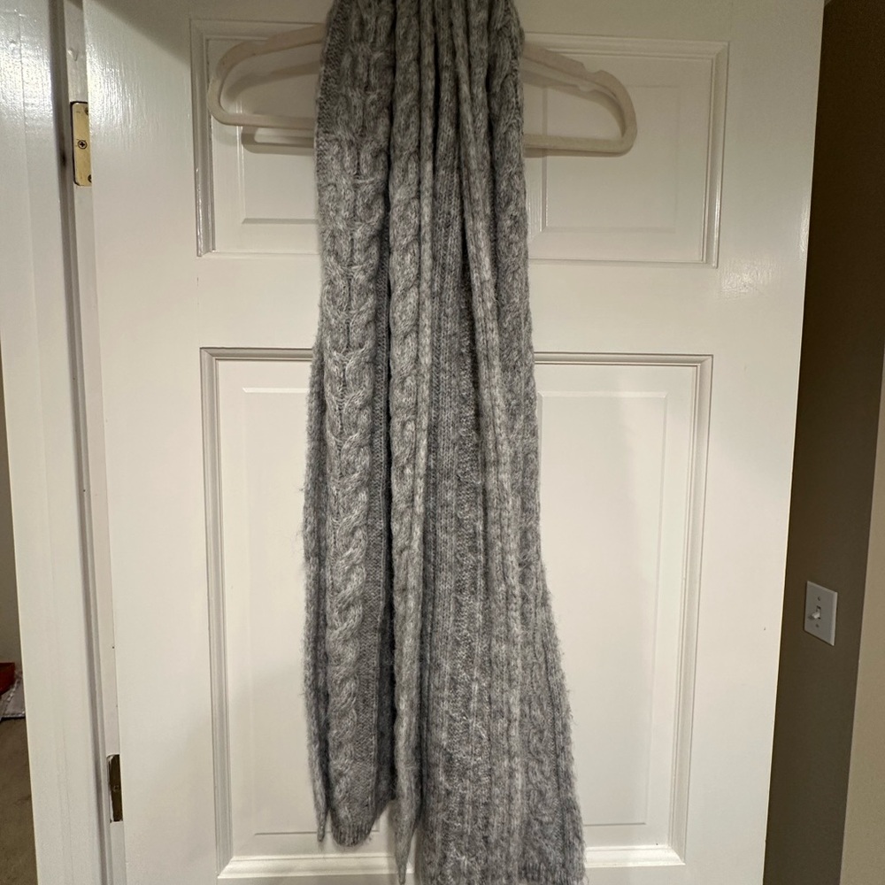 Aerie Cozy Gray Cable Knit Scarf
